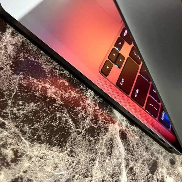 MacBook Pro 13” (2020) 32GB RAM